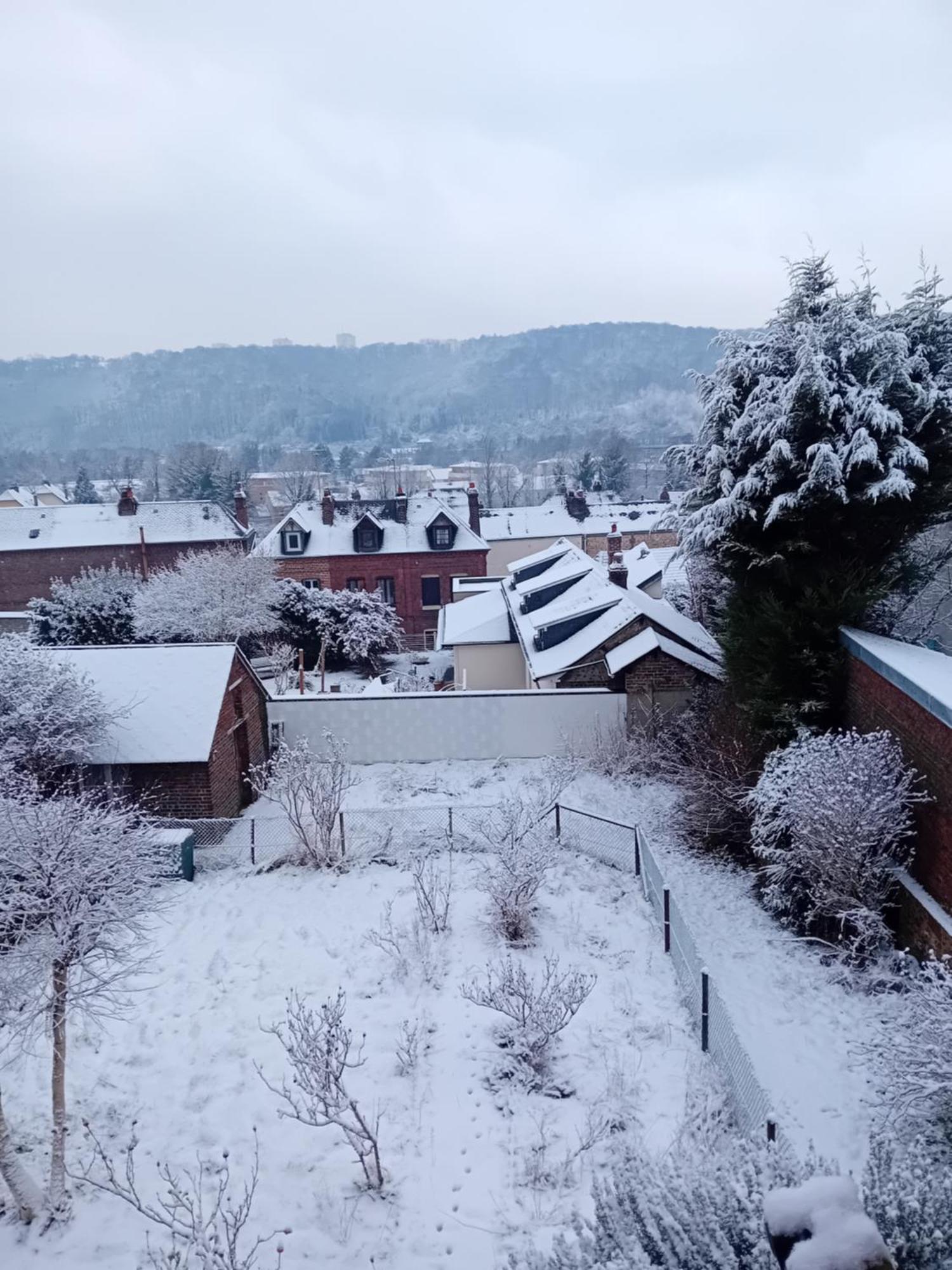 Apartmán Le Nid Normand Avec Terrasse - Stationnement Facile Et Gratuit - 5 Min Seine Deville-les-Rouen Exteriér fotografie